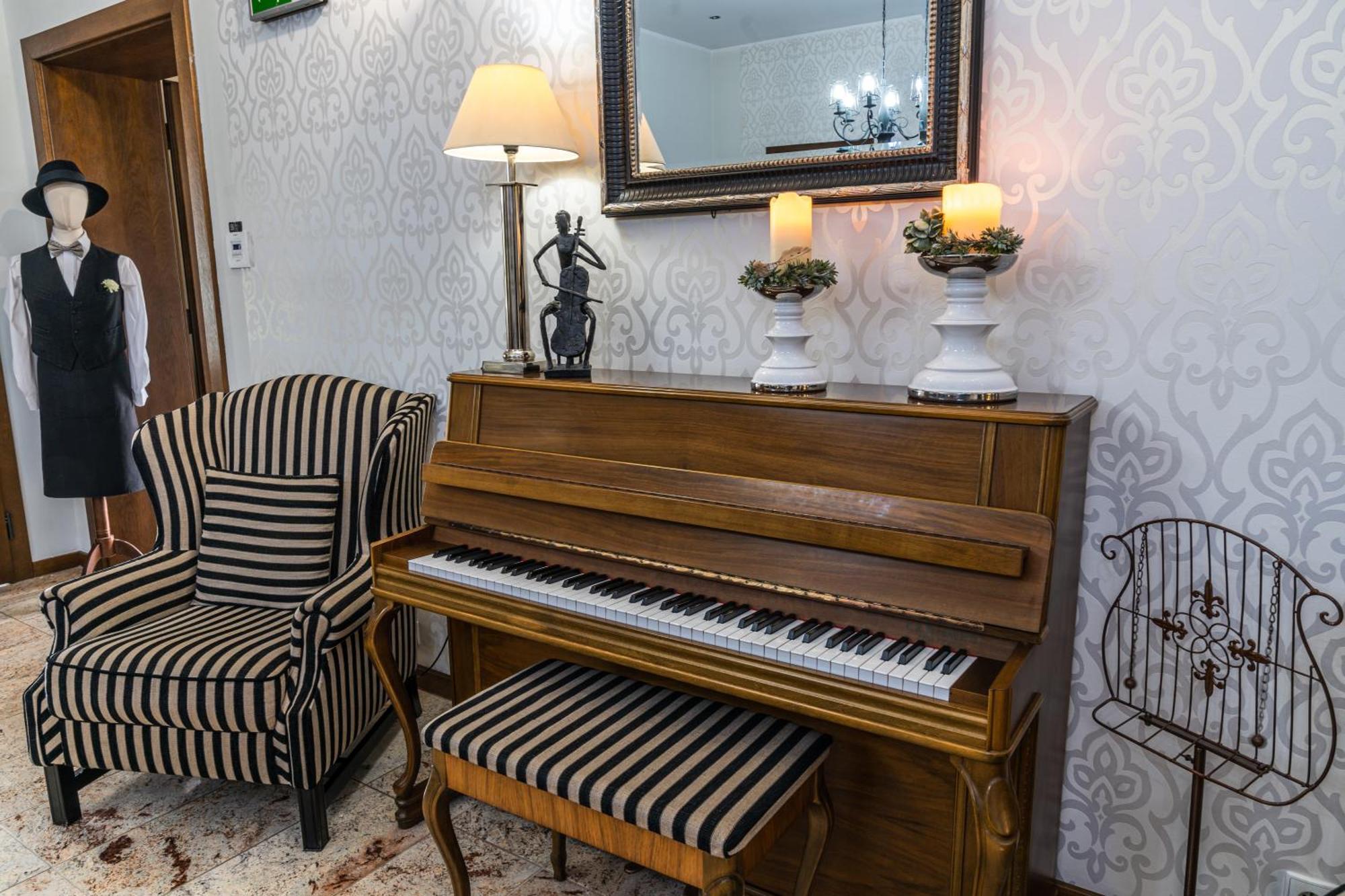 Biala Koszula Hotel เตลน ภายนอก รูปภาพ