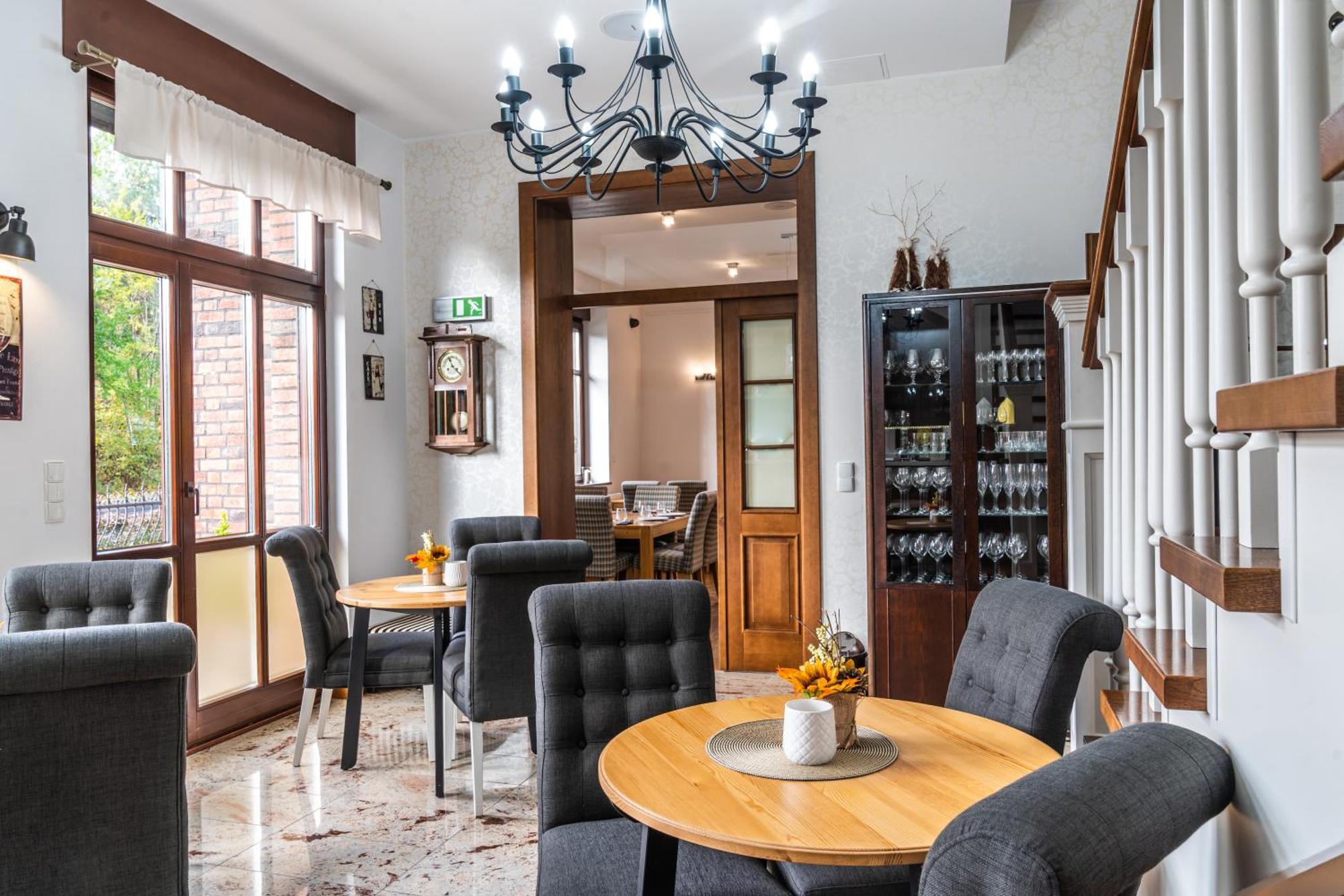 Biala Koszula Hotel เตลน ภายนอก รูปภาพ
