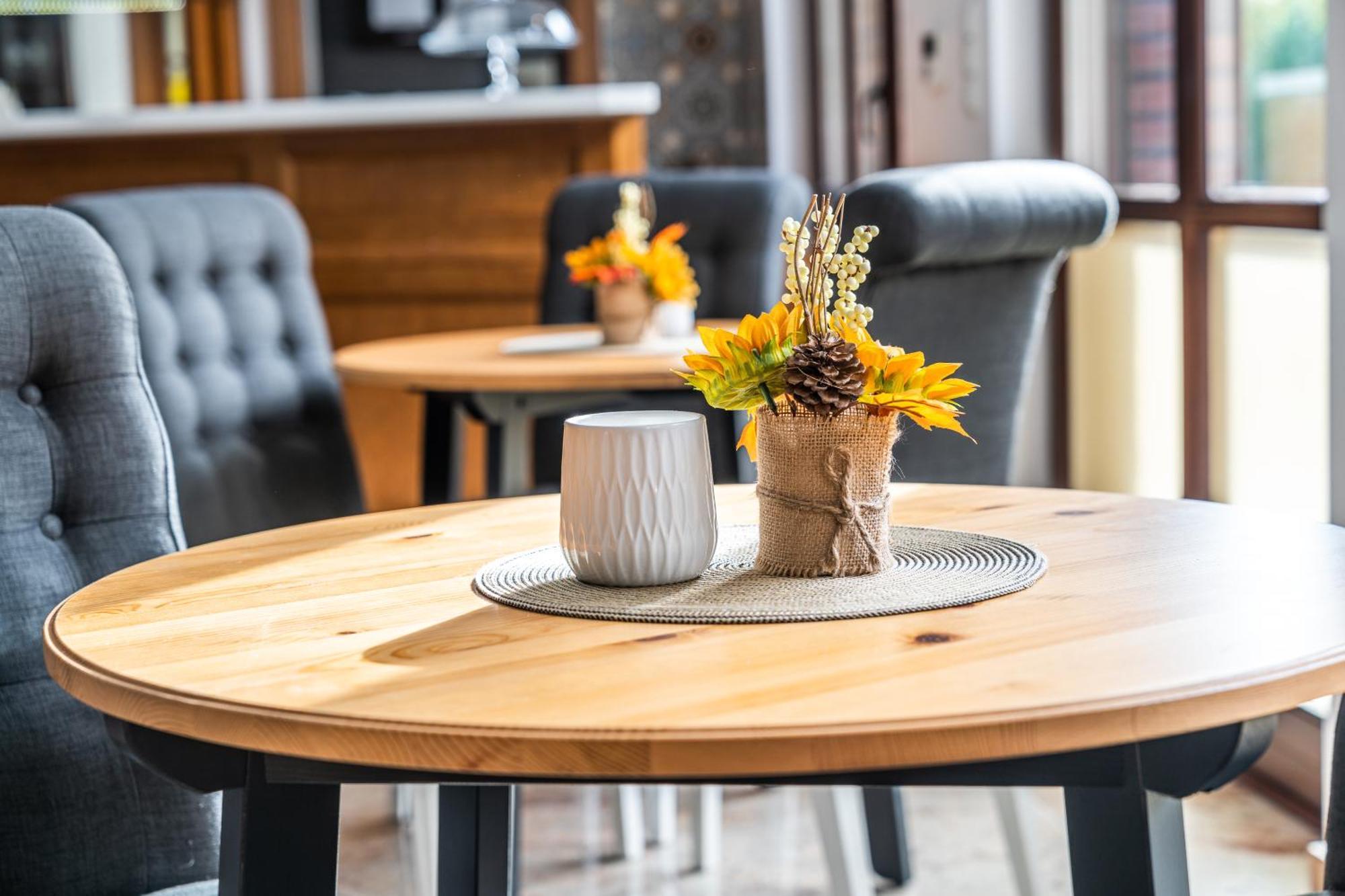 Biala Koszula Hotel เตลน ภายนอก รูปภาพ