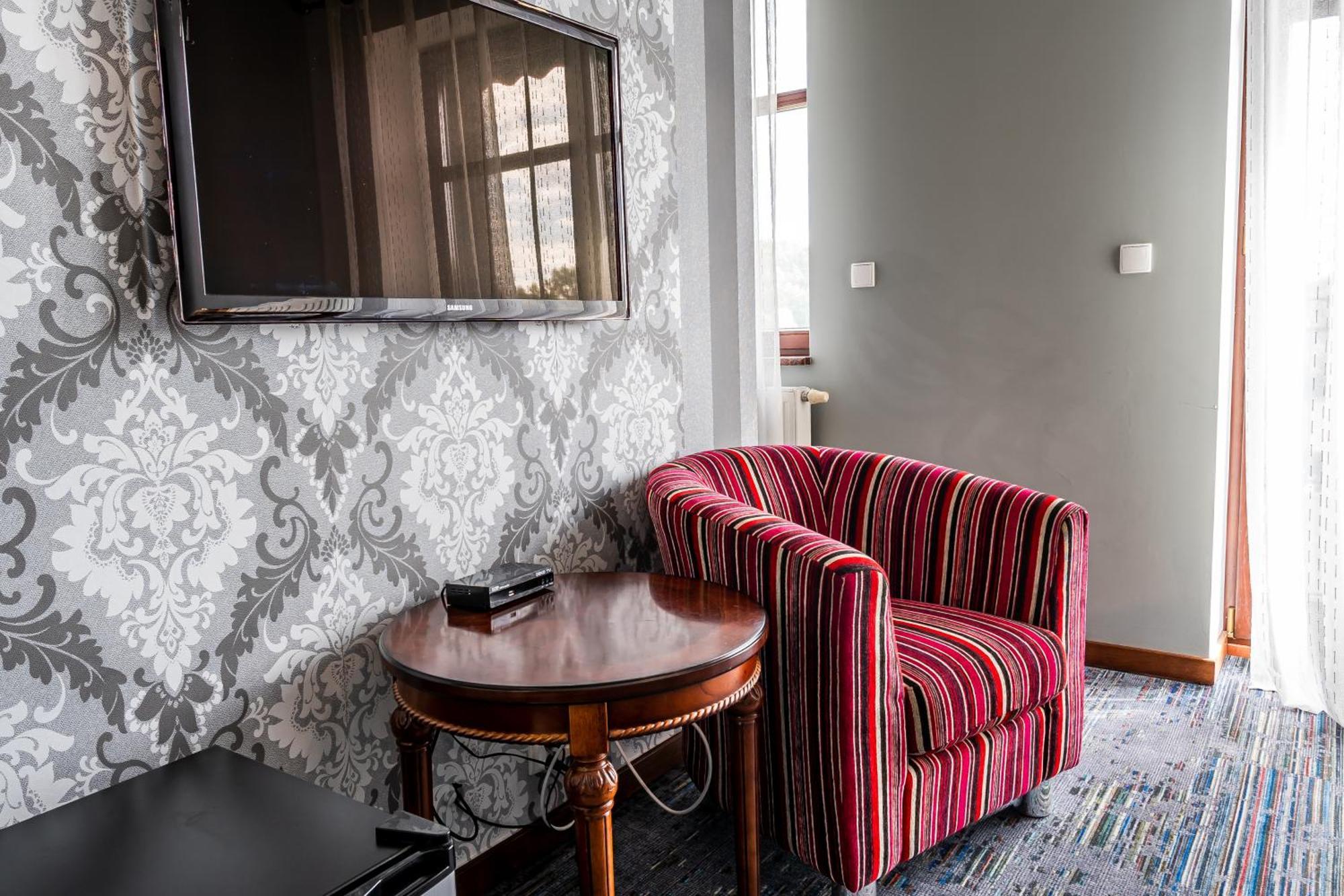 Biala Koszula Hotel เตลน ภายนอก รูปภาพ