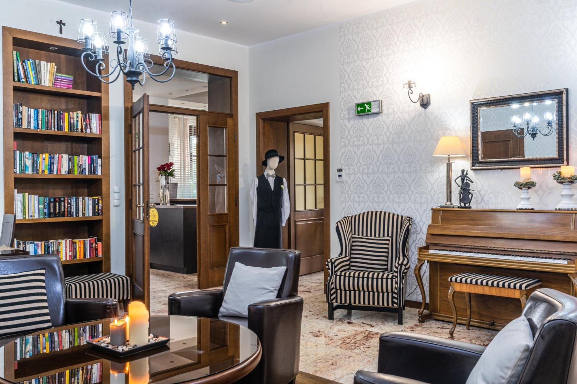 Biala Koszula Hotel เตลน ภายนอก รูปภาพ