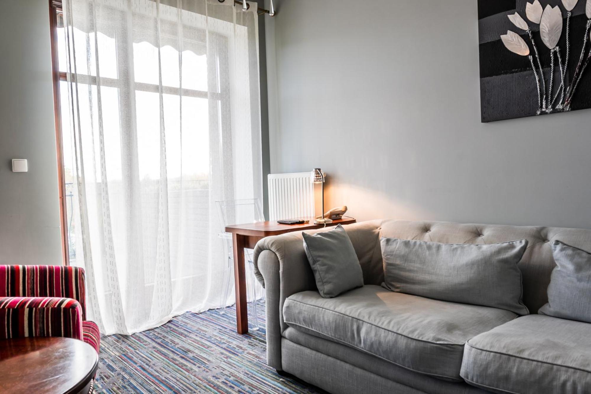 Biala Koszula Hotel เตลน ภายนอก รูปภาพ