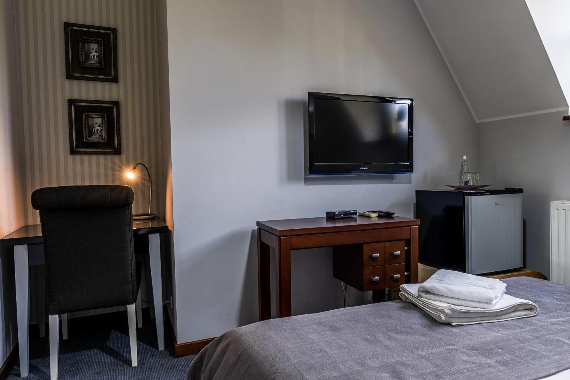 Biala Koszula Hotel เตลน ภายนอก รูปภาพ
